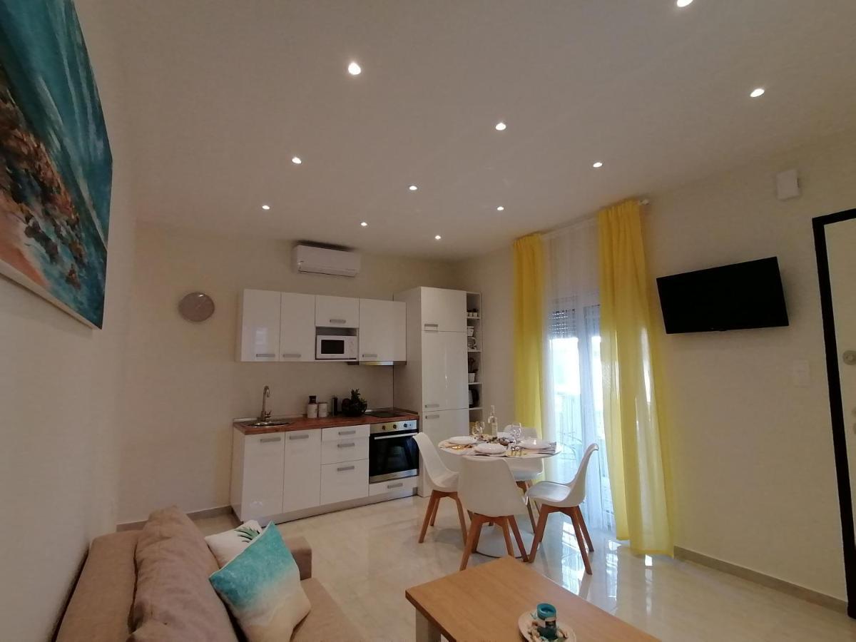 Sea Pleasure Apartment Peraía エクステリア 写真