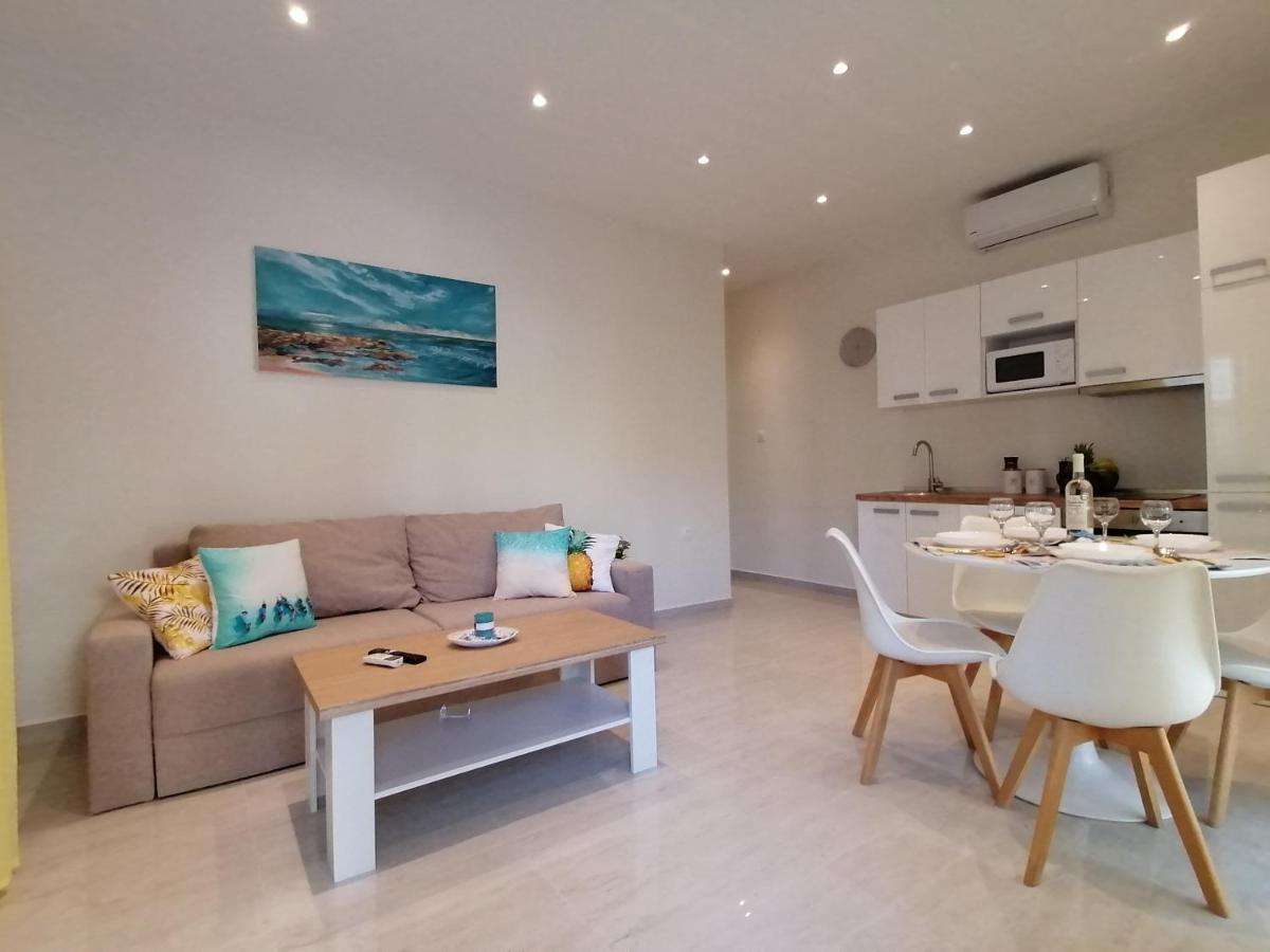Sea Pleasure Apartment Peraía エクステリア 写真